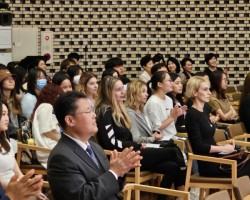 부산외대, 순복음금정교회와 추석 맞아 외국인 유학생과 함께 예배드리며 격려